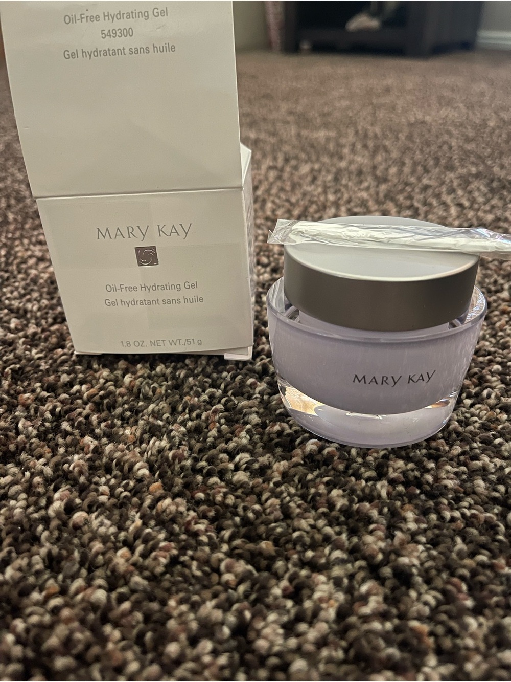 Mary Kay Oil-Free Hydrating Gel in Light Lavender and Silver